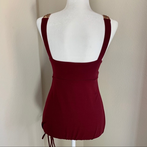 Volume Maroon Bead Detail V Neck Top - Picture 4 of 13
